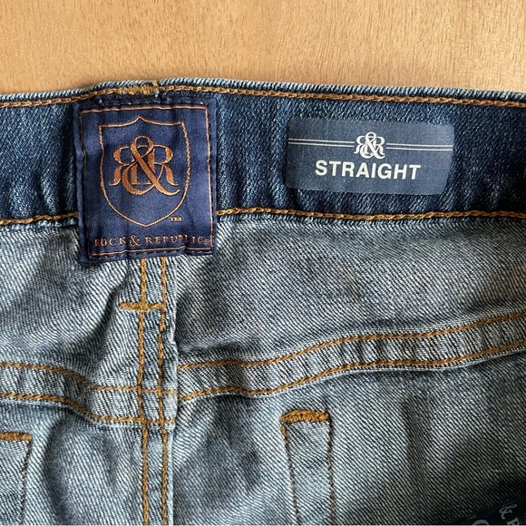 Rock & Republic Relaxed Fit Blue Jeans - Picture 4 of 10